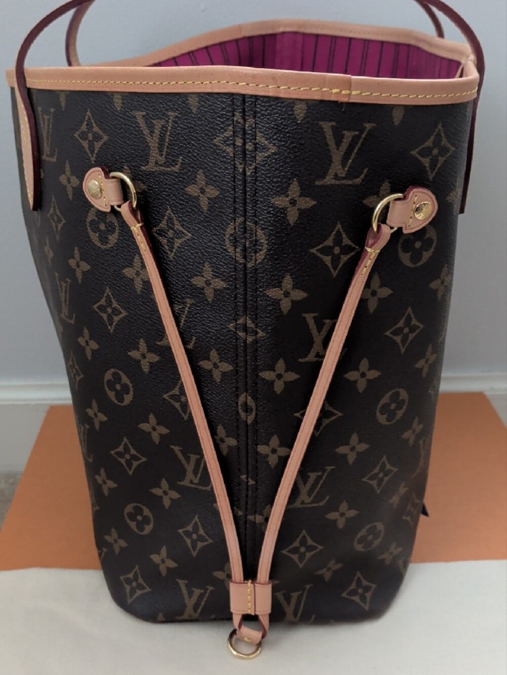Louis Vuitton Monogram Canvas Tote with Pink Interior and Natural Leather Trim - Picture 4 of 12